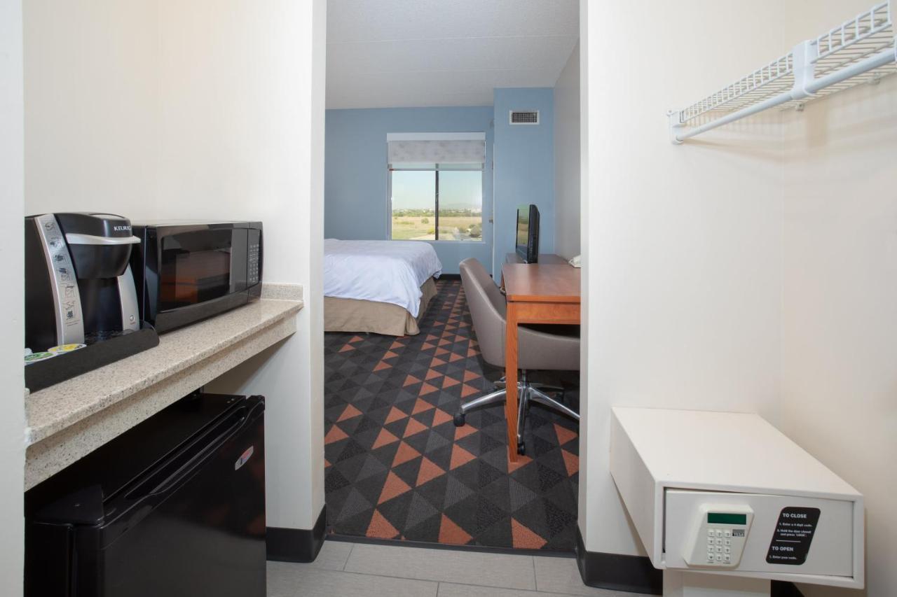 Holiday Inn & Suites Goodyear - West Phoenix Area By Ihg Bagian luar foto