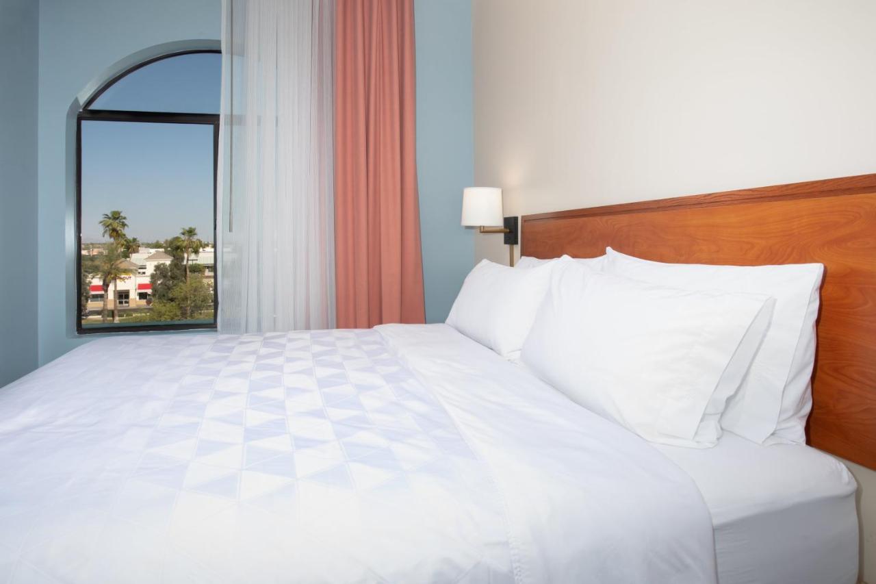 Holiday Inn & Suites Goodyear - West Phoenix Area By Ihg Bagian luar foto